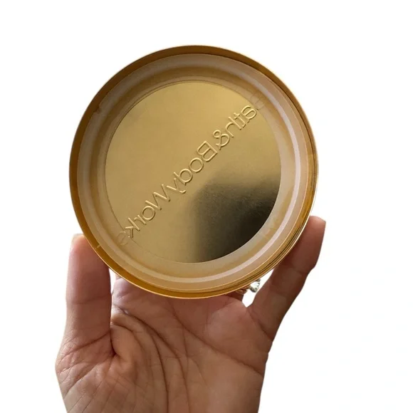 Bath & Body Works Raintforest Gardenia Candle - Picture 4 of 7